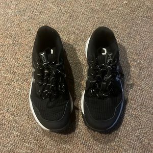 EUC ⚾️Boys baseball turf cleats size 2 black/white Under Armour
